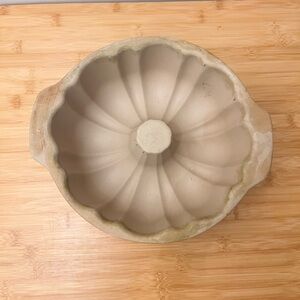 Pampered Chef Stoneware Fluted 10” Bundt Cake Pan Baking Mold 1440